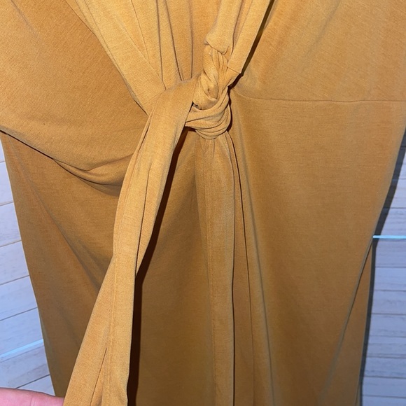 Mustard yellow dress! - Picture 2 of 4